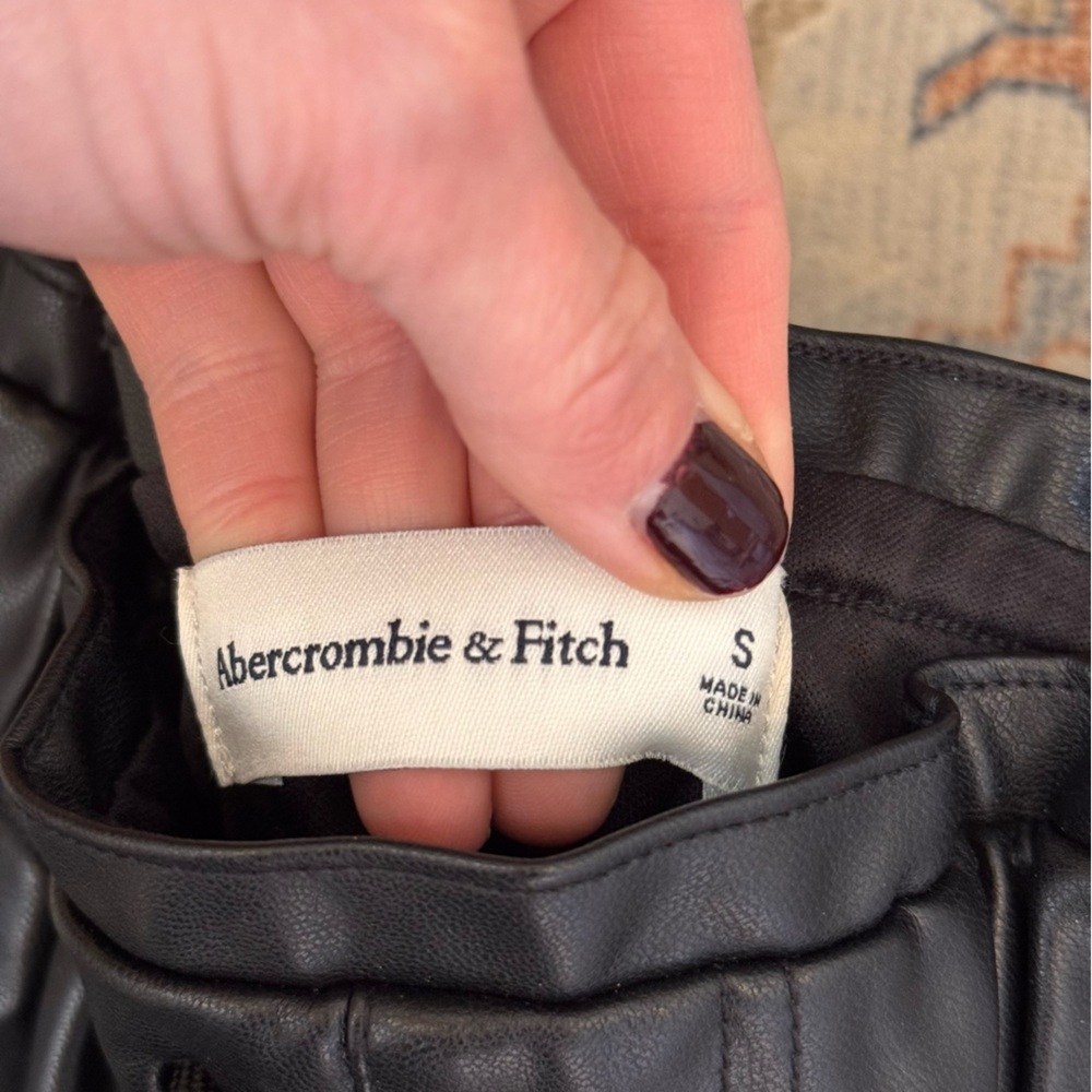 Abercrombie & Fitch Faux Leather Paper Bag Waist Black Joggers Womens Size Small - Picture 8 of 12